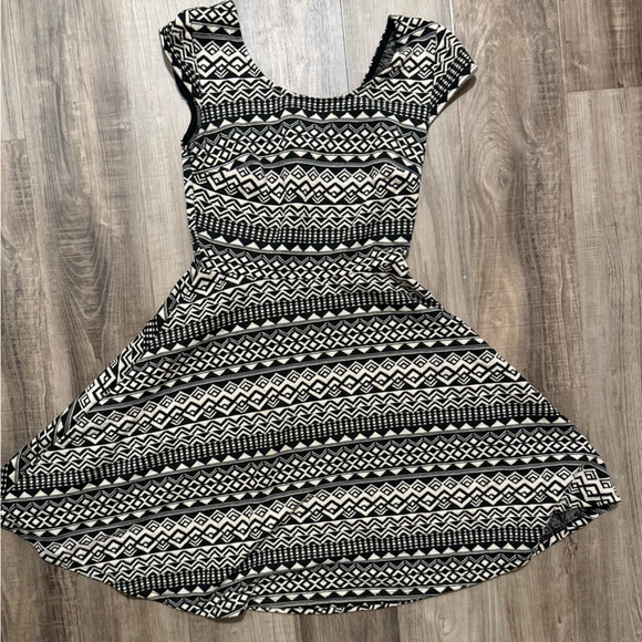 Tribal Print Dress - Picture 3 of 4